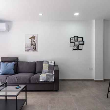 Odyssey - Captivating 2-Bedroom Retreat In Larnaca Exterior photo